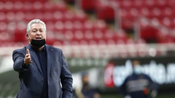 El Rey Midas no encuentra el camino en Chivas