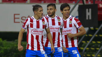 Antuna, Vega y Macías arrancaron como titulares ante Querétaro.
