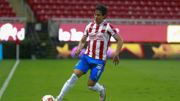 El delantero de Chivas se habría lesionado y está descartado para jugar contra Pumas