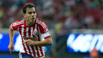 El goleador histórico de Chivas elevó la temperatura del Clásico Nacional