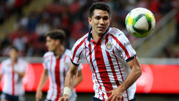 Jesús Molina en un partido entre las Chivas del Guadalajara y Xolos de Tijuana.