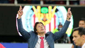 El entrenador argentino aseguró que le encantaría volver a dirigir a Chivas