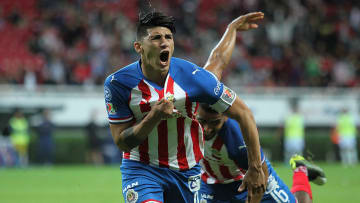 El delantero mexicano habló lo que pesa la camiseta del Rebaño