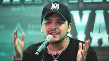 Christian Nodal decidió poner fin a sus problemas con Lupillo Rivera.
