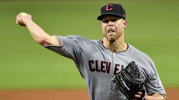 Corey Kluber durante un partido de MLB 2019 entre Indios de Cleveland y Marlins de Miami