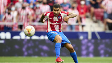 Club Atletico de Madrid v Elche CF - La Liga Santander - Correa ya está rematando al gol.