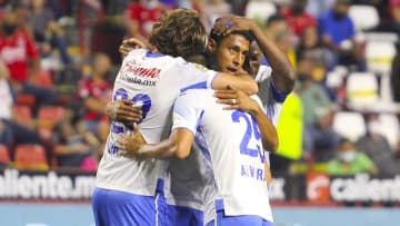 A Cruz Azul le bastó un solitario gol de Luis Romo para pegarle a Xolos en el Estadio Caliente.