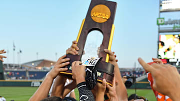College World Series - Arkansas v Oregon State - Game Three