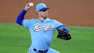 Kluber lanzó una entrada con los Rangers en la temporada 2020 antes de lesionarse