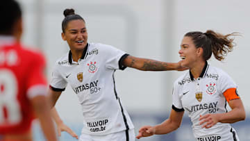 Briga pelo topo, vaga na próxima fase e luta contra o rebaixamento: confira tudo que está em jogo nas rodadas finais do Brasileirão Feminino. 
