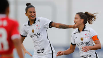Flamengo e Corinthians se enfrentam nesta quinta-feira (27) pela 10ª rodada do Brasileirão Feminino. 