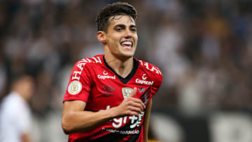 Athletico-PR e Sport se enfrentam pelo Campeonato Brasileiro.