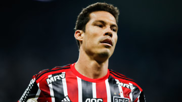 Hernanes, que não tem conseguido entregar o seu melhor ao São Paulo, repensa o seu futuro e não descarta deixar o Tricolor.