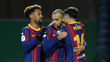 Los jugadores del Barça se abrazan a Braithwaite