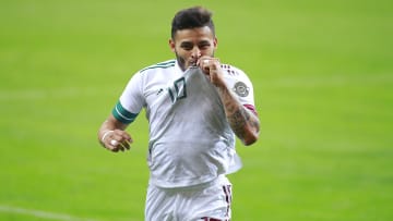 Alexis Vega subió una foto a redes y aprovechó para invitar a Pizarro y Pineda a volver a Chivas