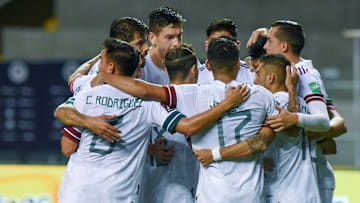 México superó a Costa Rica por la mínima y lidera el Octagonal Final de la CONCACAF con seis unidades.