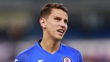 Igor lichnovsky en un partido entre Cruz Azul y Rayados de Monterrey.