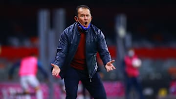 Juan Reynoso dirigirá su sexto partido oficial al frente de Cruz Azul el próximo miércoles frente a Tigres