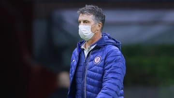 Robert Dante Siboldi seguirá al frente de Cruz Azul tras la debacle contra Pumas