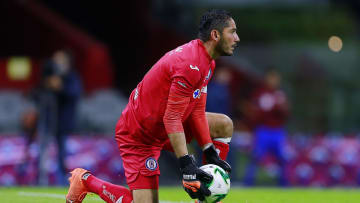 Jesús Corona podría salir del Cruz Azul para el 2021