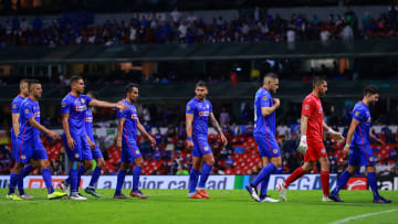 Jugadores del Cruz Azul en partido ante Santos Laguna.