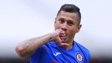 El jugador Julio Domínguez celebra un gol.