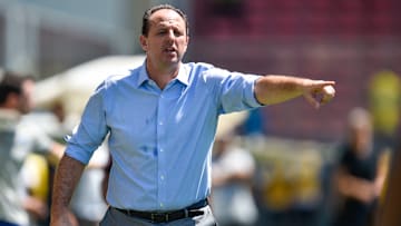 Domènec Torrent balança no Flamengo; dirigentes gostam de Rogério Ceni, do Fortaleza, e torcida se divide.