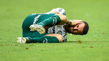 Meia não consegue jogar bem e já é criticado pelo seu futebol
