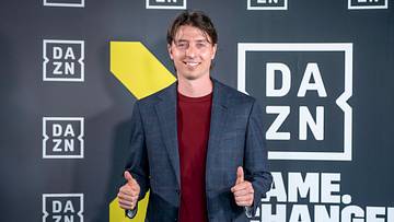 Riccardo Montolivo nella sua nuova veste di commentatore per Dazn
