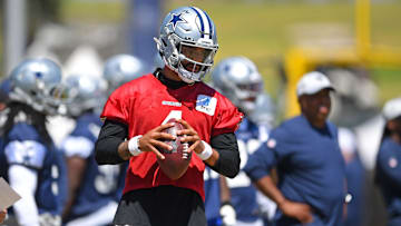 Dak Prescott participa intensamente en la pretemporada de 2021 con los Cowboys 