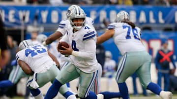 Dak Prescott sigue negociando con los Cowboys