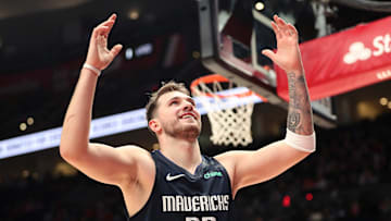 Luka Doncic  lideró a su equipo con 29 puntos a una victoria ante el Oklahoma City Thunder el lunes