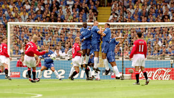 David Beckham sur le point d'inscrire un bijou contre Chelsea dans son exercice préféré. 