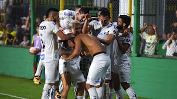 Defensa y Justicia v Santos - Copa CONMEBOL Libertadores 2020