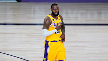 LeBron James regresa a los playoffs esta vez uniformado de jugador de los Lakers