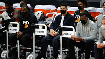 Devin Booker sigue fuera en los Suns