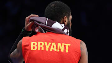 Al igual que muchos otros jugadores Kyrie Irving no perdió la oportunidad de recordar al legendario escolta