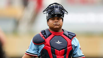 Willians Astudillo juega con Caribes de Anzoátegui en la LVBP