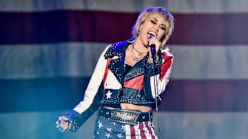 Miley Cyrus se unió a la lista de artistas en el mega evento de la NFL 2021