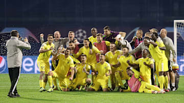 Para pemain FC Sheriff rayakan keberhasilan mereka lolos ke babak utama Liga Champions