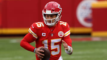 Patrick Mahomes salió lesionado del juego ante los Browns 