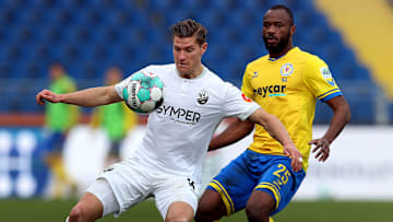 Kevin Behrens (l.) könnte zu Werder Bremen zurückkehren.