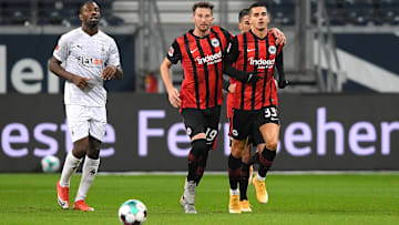 André Silva (r.) traf doppelt für Frankfurt.