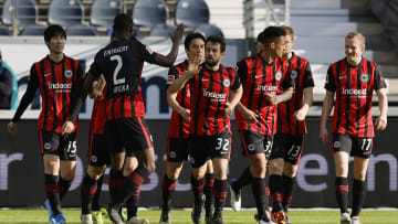 Eintracht Frankfurt besiegt den FC Bayern München nach einer starken Leistung.