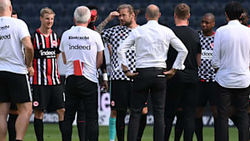 Im Abschiedsspiel gegen den SC Paderborn musste Marco Russ (Mitte) vergeblich auf seine Einwechslung warten