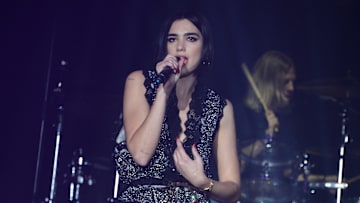 Dua Lipa se juntó con J Balvin y Bad Bunny para un tema explosivo que promete convulsionar el mundo de la música
