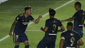 Mauro Zárate festeja su gol.