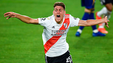 Federico Girotti anotando en el Superclásico Argentino 