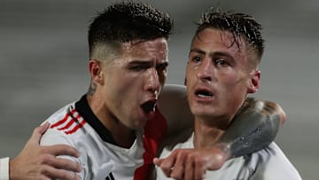 Enzo Fernández y Braian Romero celebrando un gol