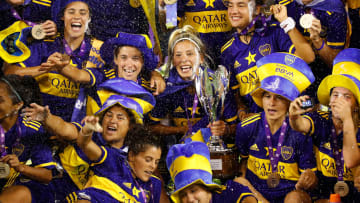 ¿La estrella del fútbol femenino va o no en el escudo de Boca?